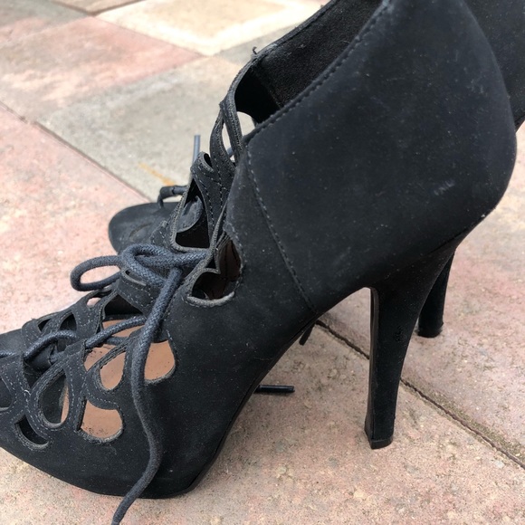 Heels Size 7.5 - Picture 3 of 5